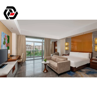Suite de chambre d'hôtel complète et personnalisée, mobilier haut de gamme minimaliste 5 étoiles avec vue panoramique sur la mer, du sol au plafond