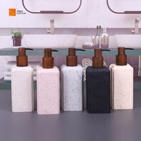 Vente en gros, ensemble de salle de bain en pierre de travertin en marbre naturel polyrésine personnalisé, plateau de rangement divers, boîte à mouchoirs, distributeur de lotion, shampooing