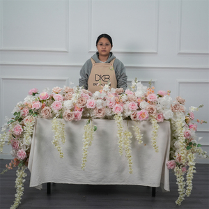 ดอกกุหลาบสีชมพูประดิษฐ์จากผ้าไหมสำหรับตกแต่งงานแต่งงานกลางแจ้ง วันวาเลนไทน์ ขายดีจากโรงงาน - Product Image 1