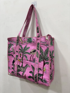 Bolso Tote Acolchado con Estampado de Jungla |   Bolso de Hombro Boho con Estampado Indio para Vacaciones, Viajes, Damas de Honor, Regalo para Mujer - Product Image 3