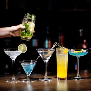 Verres à cocktail personnalisés en cristal soufflé à la main, verres à martini, coupes, verres à highball pour bar et fêtes - Product Image 2