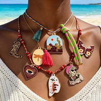 Collier à 3 couches en cordon tressé multicolore avec pendentif botte de cowboy et breloques émaillées, bijoux fantaisie OEM/ODM, colliers dorés