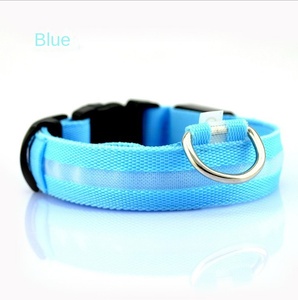 Led Hondenhalsband Met Isolatieplaat Nachtlichtgevende Pet-Halsband Met Haar Gaas Gewatteerd Versierd Met Klinknagel & Print Patroon - Product Image 6