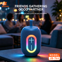 Enceinte Bluetooth sans fil étanche pour extérieur, mini-boîte à son compacte avec lumière RGB et emballage de vente au détail pour les voyages et les fêtes
