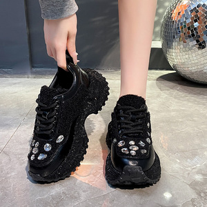 Chaussures de marche à plateforme épaisse et pailletées pour femmes, tendance 2026, esthétique girly, parfaites pour le style urbain et le <span class=keywords><strong>chic</strong></span> décontracté - Product Image 3