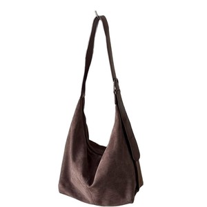 Sac à bandoulière en daim pour femme, marron et noir, couleur unie douce, fermeture éclair, sac fourre-tout pour trajets quotidiens, automne 2025 - Product Image 5