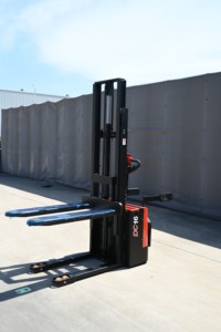 HELI 2000KG Electric Pallet <span class=keywords><strong>Stacker</strong></span> 48V Lithium Battery Power Warehouse Stacking Machine untuk Logistik Industri Penjualan Laris - Product Image 5