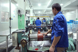 Extruded מותאם אישית 10*3 מ "מ tpe סיליקון פלסטיק פס פלסטיק פס גמיש תיבת אור צינור - Product Image 6