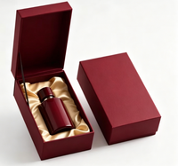 Ensemble de flacon noir raffiné et boîte cadeau de luxe, parfum haut de gamme dans un coffret cadeau, flacon noir minimaliste avec un emballage cadeau élégant