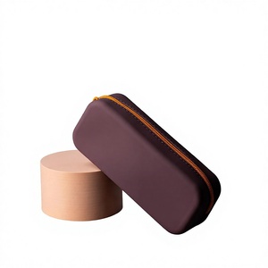 Étui à crayons en silicone souple avec fermeture éclair (raisin) - Taille moyenne pour les écoles et les bureaux - Product Image 3