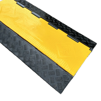 Protector de Cables de Goma OBC para Exteriores, 5 Canales, 30x40mm, 910x500x50mm (13kg), para Carreteras, 2m/Bolsa