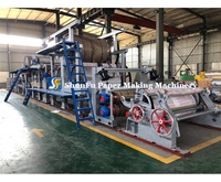 Machine de production de papier ondulé kraft à petite échelle à partir de déchets de papier, contrôlée par PLC, avec pompe à moteur et engrenages, pour la production de carton artisanal