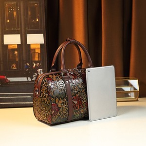 Borsa a Tracolla Portatile da Donna con Fiori Incisi in Stile Retrò - Product Image 4