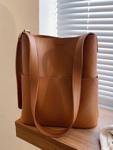 Bolso Tote Tipo Cubo de Gran Capacidad para Mujer, Estilo Europeo Americano, con Botones, Diseño Versátil para Llevar al Hombro o Cruzado, Forro de Poliéster - Product Image 5