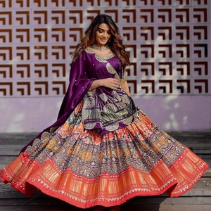 ชุดแต่งกายเจ้าสาวแบบใหม่น่าสนใจชุดผ้าไหมเนยงานพิมพ์และกระจก lehenga choli - Product Image 3