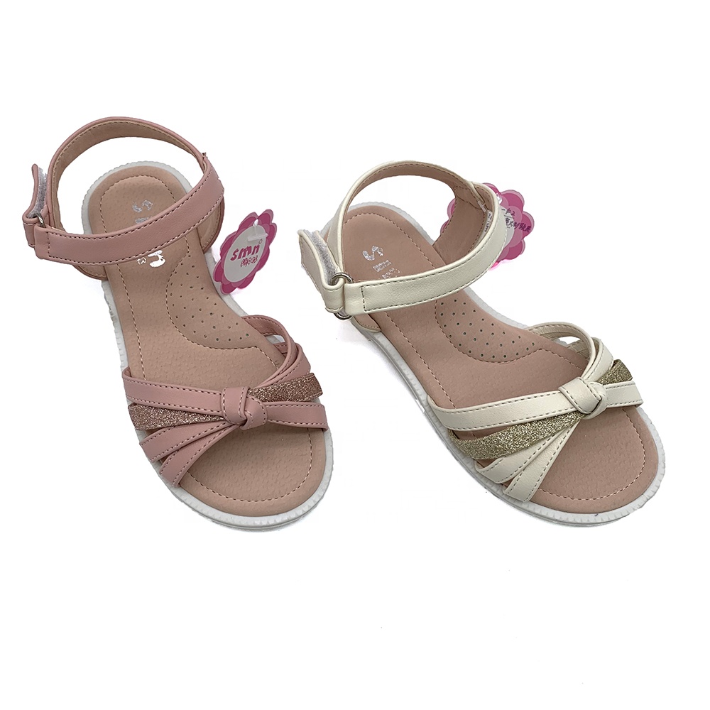 2019 summer children's LED lights children's shoes boys sandals girls beach shoes color Korean version of hollow breathable shoe