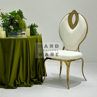 Chaises de salle à manger empilables de luxe modernes en cuir PU avec structure en acier inoxydable chromé royal pour salles de banquet commerciales
