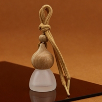 Nouveau design, diffuseur d'huiles essentielles pour voiture personnalisé de 8 ml, flacon diffuseur de parfum pour voiture suspendu avec bouchon à vis en bois