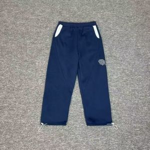 Pantalon de jogging en velours Mertra, broderie lettres hip-hop streetwear, coupe ample et décontractée, polyvalent pour hommes et femmes - Product Image 3
