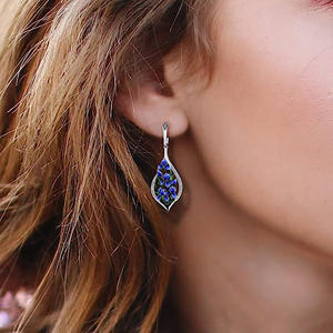 Orecchini pendenti in oro bianco E3478 con design floreale blu per donna, gioielli da festa, stile romantico, lega, cristallo, strass - Product Image 5