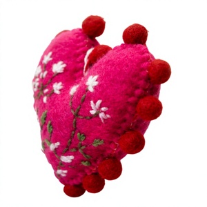 Best Himalaya Eco Friendly Handmade Wool Felt Pink Heart <b>Wall</b> Hanging Indoor <b>Christmas</b> Decoration Customized Packing Logo - Product Image 4
