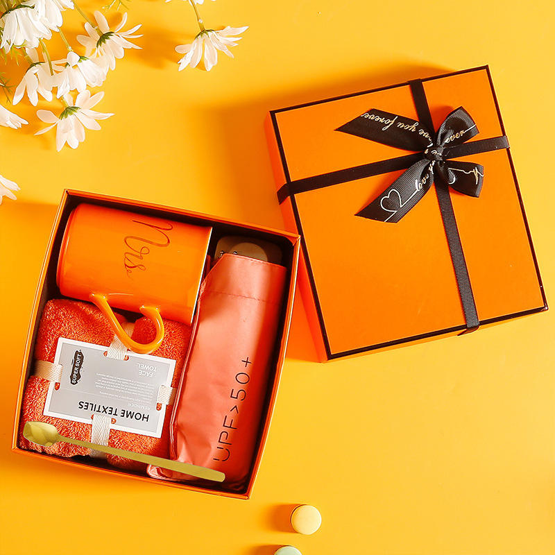 A suit [handbag for free]]