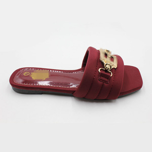 Nouvelles Sandales d'Été Style Polyvalent Chaussures de Plage à Bout Rond Sandales à Fond Plat Tongs Ventes Directes d'Usine Chaussures de Haute Qualité - Product Image 4