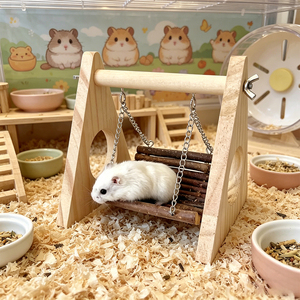 Parque de juegos ecológico de madera maciza para hámsteres con columpio de doble orificio y cama, y construcción de madera segura para gerbillas. - Product Image 2