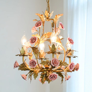 Lampadario in Ferro Stile Retrò Francese Pastorale, Lampada a Candela per Negozio di Abbigliamento, Ristorante, Romantico per Soggiorno, Camera da Letto, Camera dei Bambini - Product Image 1