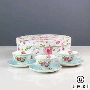 Set di 12 <span class=keywords><strong>Tazze</strong></span> da Tè con Piattino in New Bone China da 200ml, Elegante Motivo Rosa Rossa, Raffinato Regalo per Casa e Matrimonio con Confezione Regalo - Product Image 1