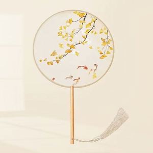Éventail pliant de style chinois ancien, peint à la main en bambou, avec motifs de fées musicales et d'amour, pour souvenirs du Nouvel An et cadeaux d'affaires - Product Image 1