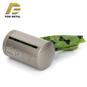 P4067P Soporte Metálico Dispensador para Correa de Mascota para Bolsas de Excremento de Perro con Dispensador de Tela para Bolsas de Residuos - Product Image 5