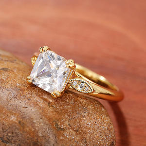 Anello di fidanzamento da donna Q130 in oro massiccio 18 carati con diamante naturale taglio Asscher e pietre laterali in diamante nero - Product Image 2