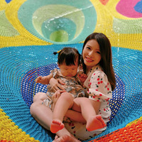 Aire de jeux extérieure en filet arc-en-ciel avec mur d'escalade souple et balançoire pour parc d'attractions et parc pour enfants, matériau en nylon haute capacité