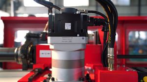 Machine de cintrage automatique CNC électrique hydraulique pour tubes et tuyaux en métal, acier doux, aluminium, cuivre, acier inoxydable, profilés carrés - Prix - Product Image 3