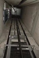 Ascenseur domestique à traction sans engrenages à montage latéral avec unité latérale mince, ascenseur de villa sans machine pour espace étroit