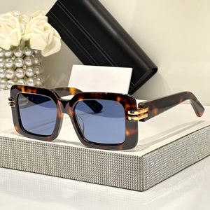 Occhiali da Sole Classici Quadrati Casual alla Moda per Uomo e Donna, Protezione UV400, Disponibili in Arancione, Bianco, Rosso, Rosa per Spiaggia e Attività all'Aperto - Product Image 3