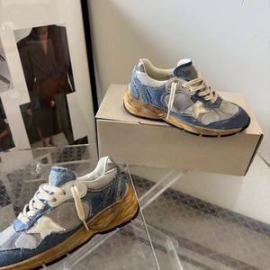 Baskets de luxe originales de créateur, sportives, à lacets, avec empeigne en maille respirante et semelle dorée, personnalisables, tendance mode, pour le dropshipping - Product Image 3