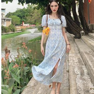 Robe Longue fendue à la Française, Style Européen et Américain, Décontractée et Sexy, à Motifs Floraux, Manches Courtes, Col <span class=keywords><strong>Carré</strong></span>, avec Détails en Dentelle et Boutons - Product Image 1