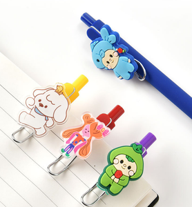 ปากกาลูกลื่นเจลแบบลูกกลิ้งลายการ์ตูน ปรับแต่งได้ พร้อมยางนุ่มตกแต่ง ขนาดหัวเขียน 0.5 มม. พิมพ์ลายด้วย UV ลบได้ สีแดง - Product Image 4