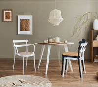 Chaise de salle à manger moderne en plastique légère et portable avec accoudoirs, ergonomique et empilable pour restaurants, écoles, cafés, appartements