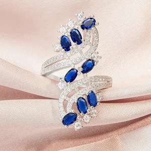 Anello Floreale alla Moda con Design a Petalo Elegante, Gioiello Statement per Uso Quotidiano Femminile - Product Image 6