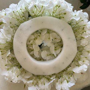 Guirnalda Decorativa GreenLife en Oferta, Centro de Mesa con Anillo de Flores Blancas para Portavelas, Decoración de Mesa - Product Image 6