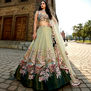 Lehenga Choli indien traditionnel avec imprimé dessiné à la main, en soie, longueur ras du sol, tenue de mariage pour femmes, coupe régulière, extensible - Product Image 5