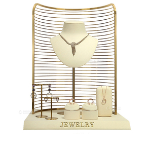 ขาตั้งโชว์เครื่องประดับโลหะดีไซน์หรูหรา พร้อมผ้าไมโครไฟเบอร์แบบกำหนดเอง สำหรับต่างหู สร้อยคอ สีเบจ - Product Image 3