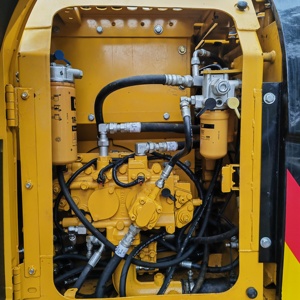 Excavatrice d'occasion Cat312D avec moteur Caterpillar, capacité de 12 tonnes, modèle 2022, excellent état, comprend moteur, pompe, boîte de vitesses, roulement - Product Image 5
