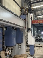 Tour à bois CNC 5 axes 4 stations Centre de traitement des pièces de meubles en bois pour la fabrication de meubles de chaise
