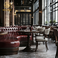Ensemble commercial de mobilier de restaurant Ron Group : banquette en cuir capitonnée en U, table carrée en bois et chaise personnalisée en tissu