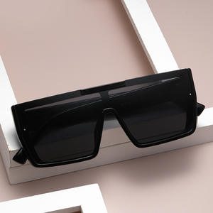 Gafas de sol cuadradas de moda unisex con montura de PC, protección UV400 Clase 2, para conducir al aire libre y uso diario. - Product Image 2