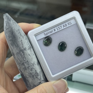 พลอยสปิเนลสีเขียวสังเคราะห์แบบไม่เจียระไนสำหรับการตัดพลอย - Product Image 6